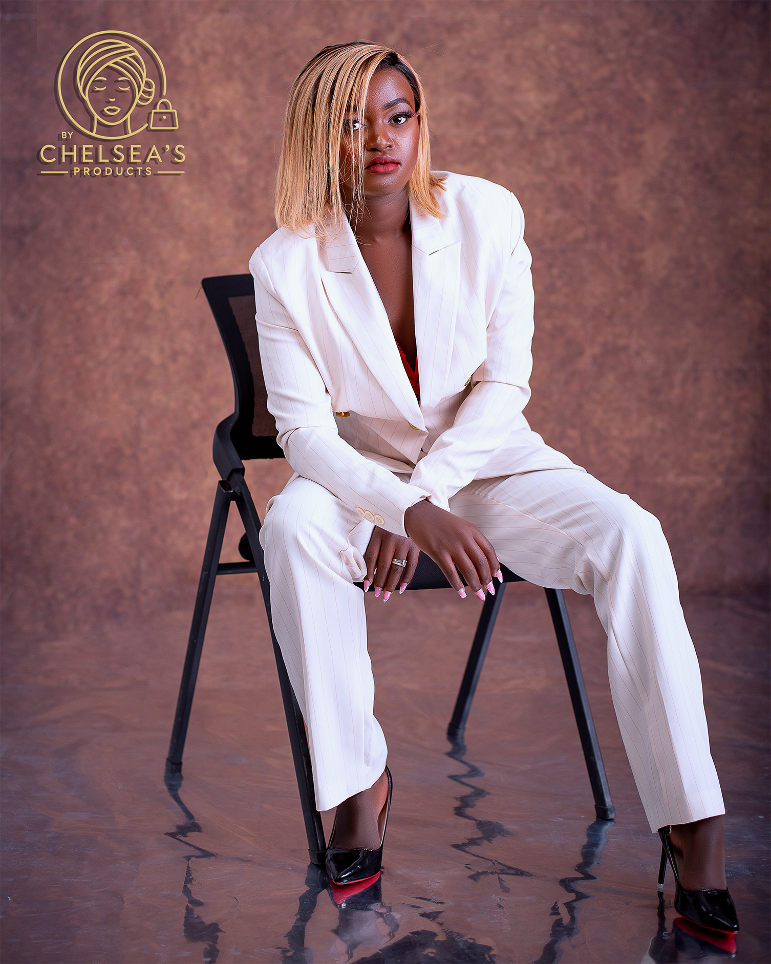 Chelsie wigs and products chair model short wig about